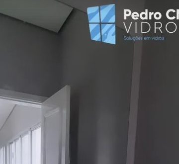 Detalhe de corte arredondado e lapidação do espelho