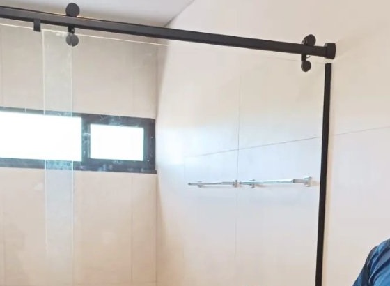 Sistema de roldana aparente para Box Elegance preto fosco